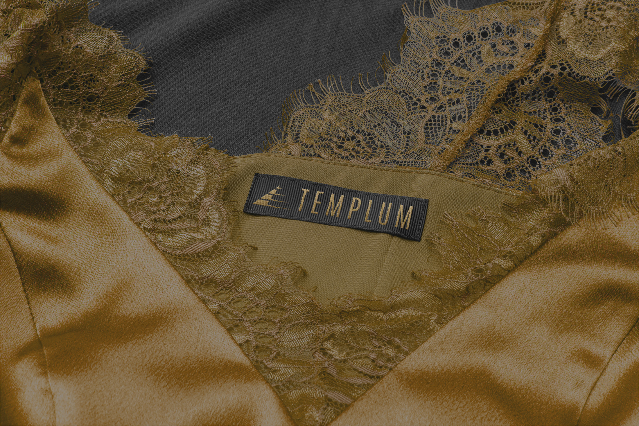 Luxury item with Templum logo